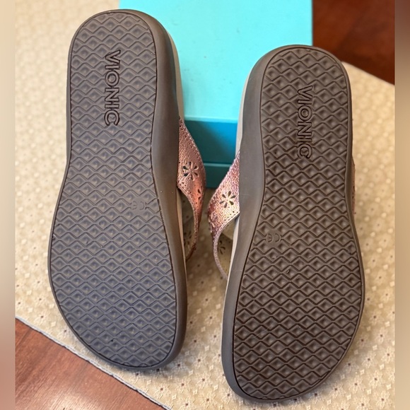 Vionic Shona Supportive Sandal flip flop Sz 8 - Picture 8 of 8